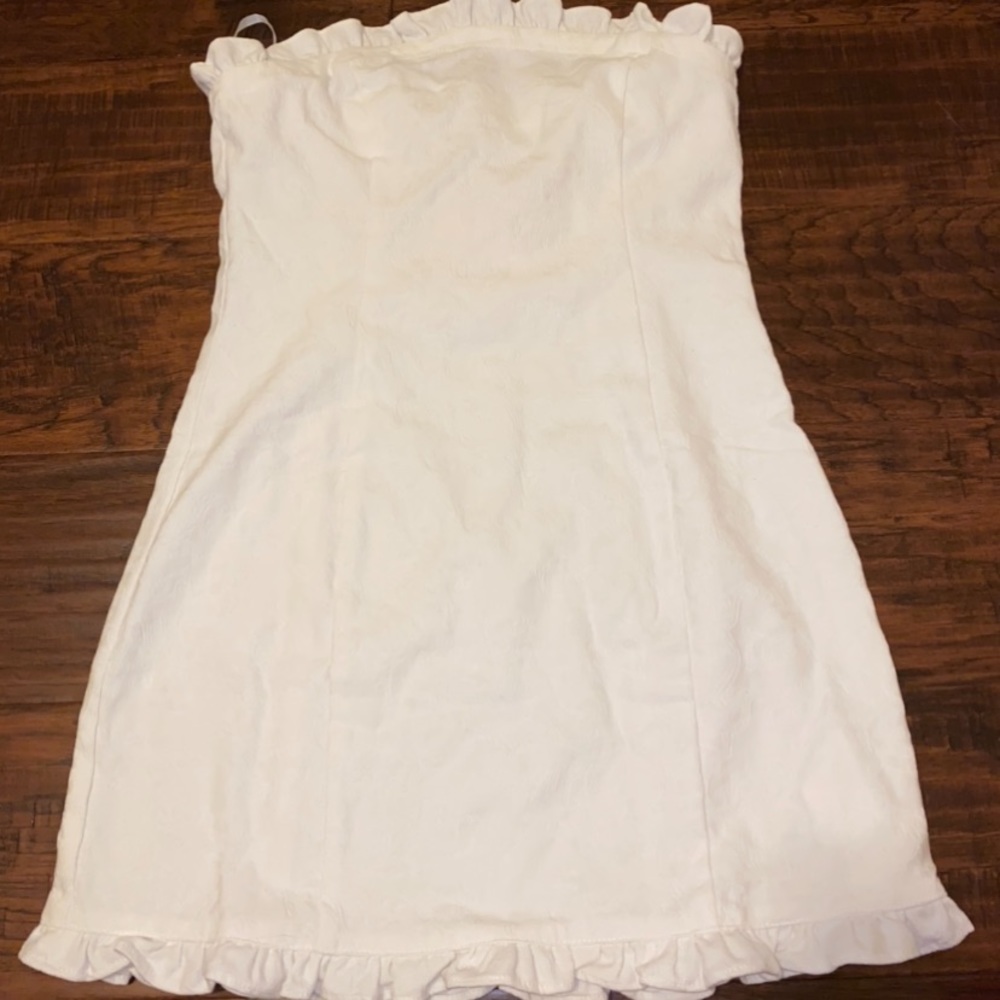 Medium Strapless Formal Dress